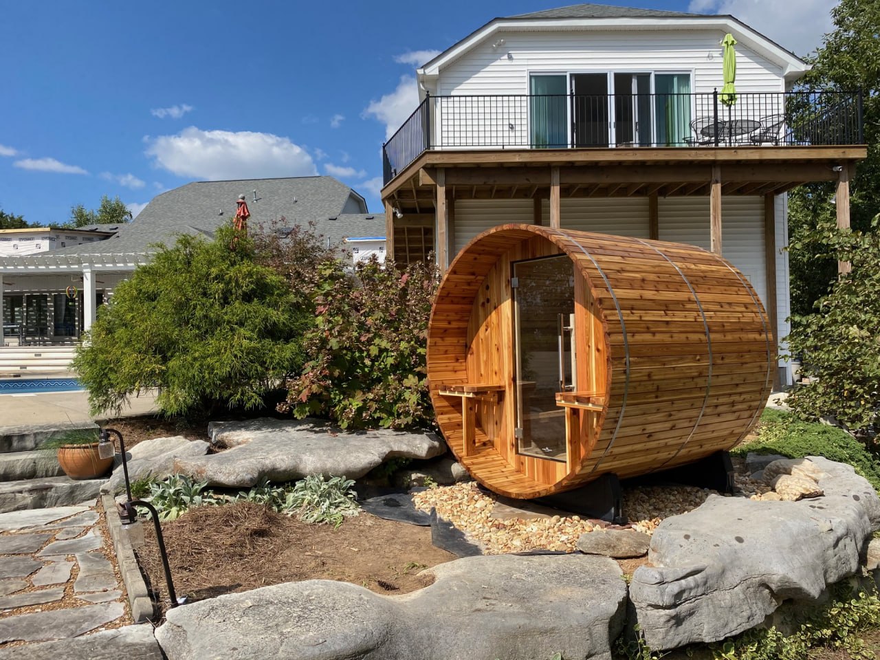 Southview Loft — barrel sauna and pool