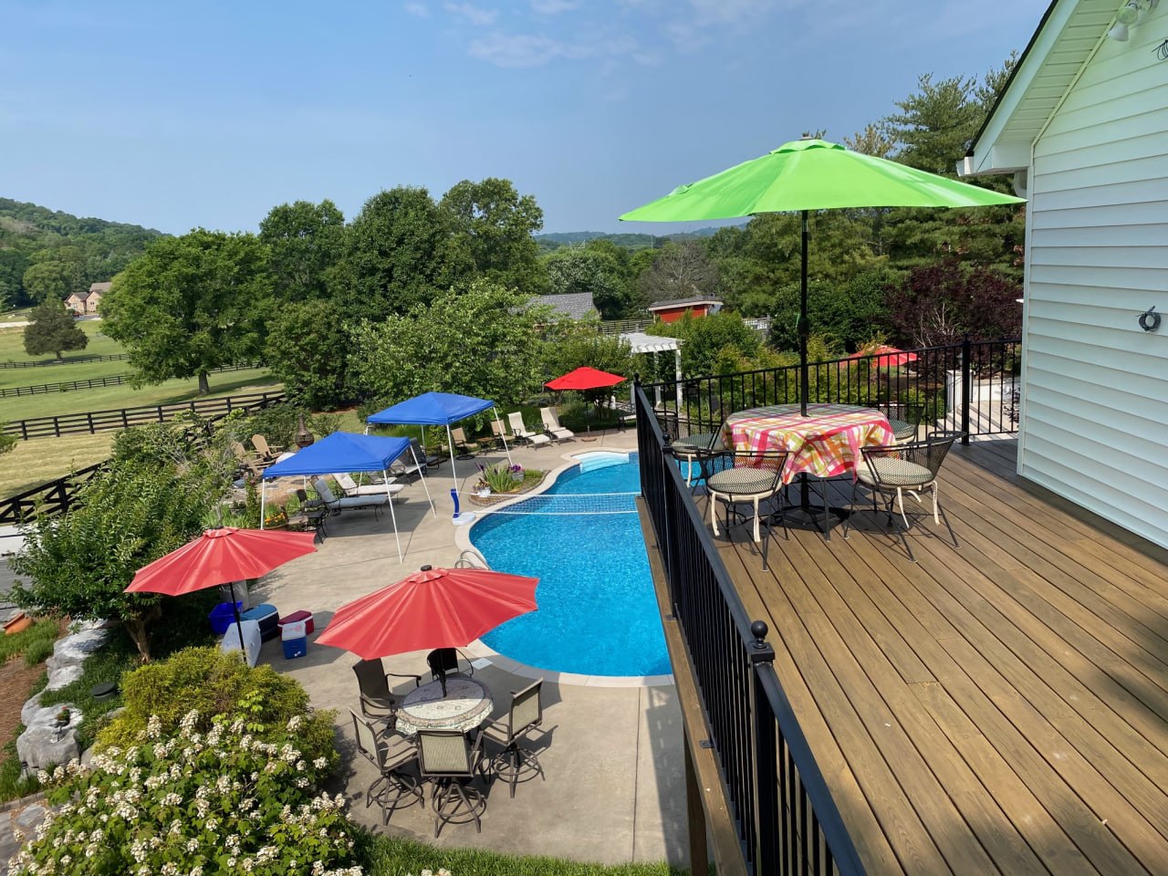 Southview Loft — pool and grounds